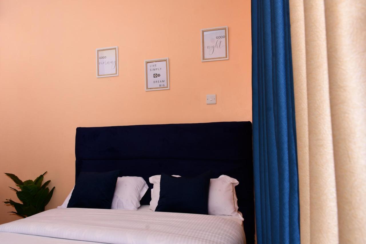 Cozy & Homely With Free Parking & Wi-fi